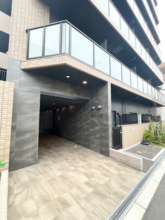 物件外観写真4　(エントランス部分)