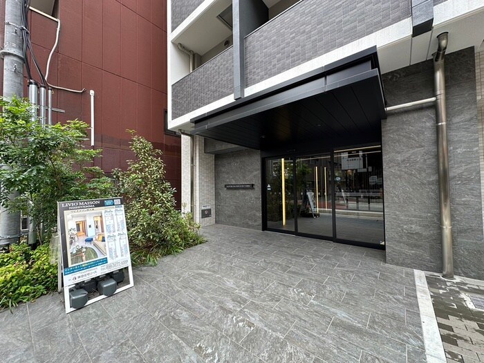 物件外観写真2　(エントランス部分)