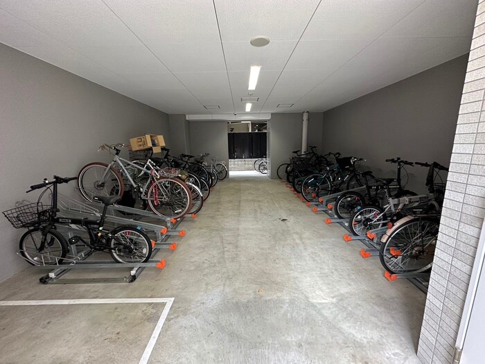 物件外観写真3　(駐輪場)