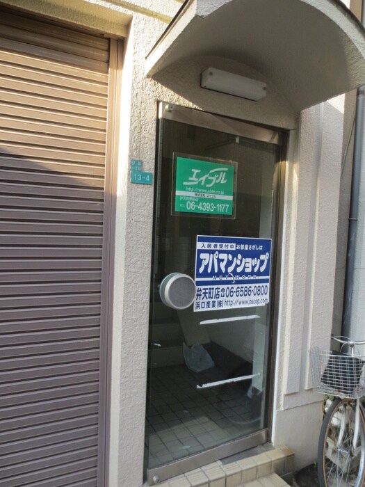 物件外観写真2　(エントランス部分)