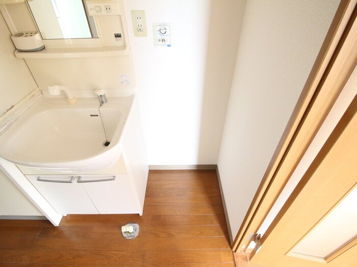 物件内観写真16　(洗濯機置場)