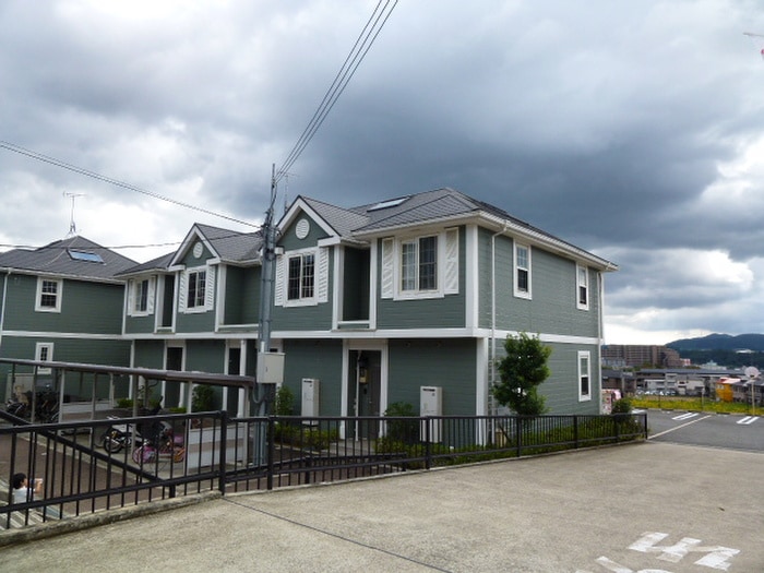 物件外観写真6　(駐車場)