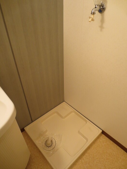 物件内観写真13　(洗濯機置場)