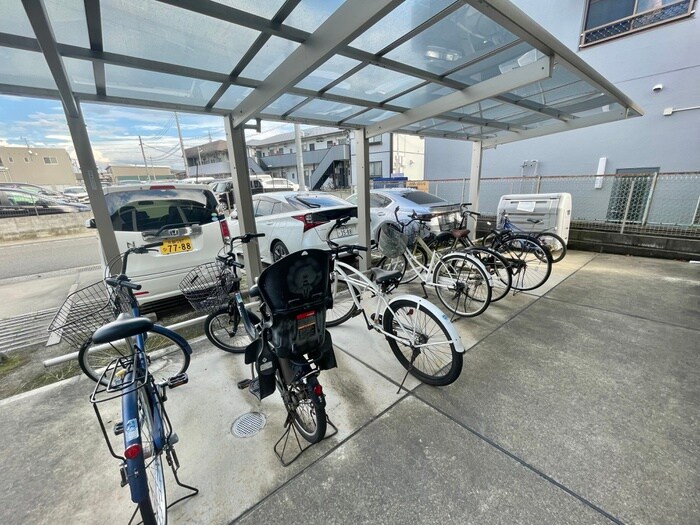 物件外観写真5　(駐輪場)