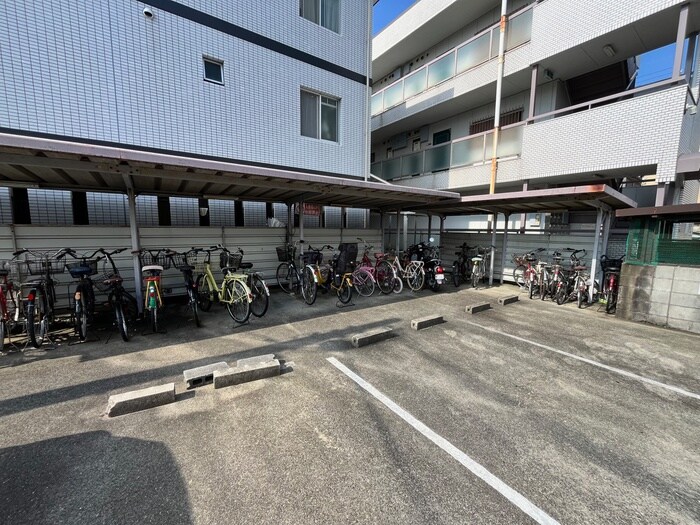 物件外観写真3　(駐輪場)