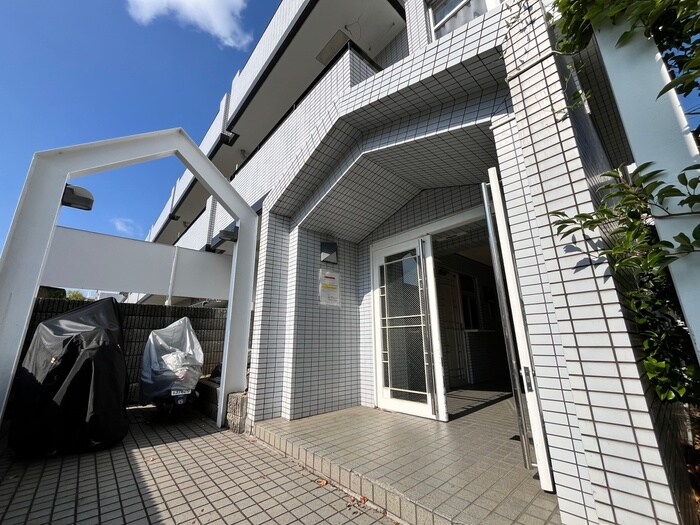 物件外観写真5　(エントランス部分)