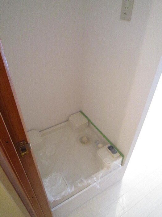 物件内観写真10　(洗濯機置場)