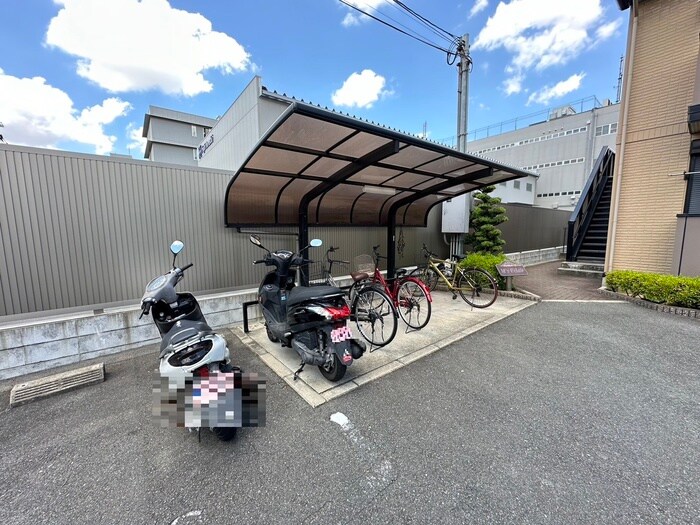 物件外観写真5　(駐輪場)