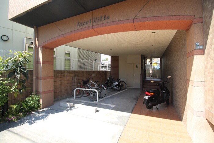 物件外観写真3　(エントランス部分)