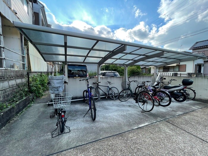 物件外観写真3　(駐輪場)