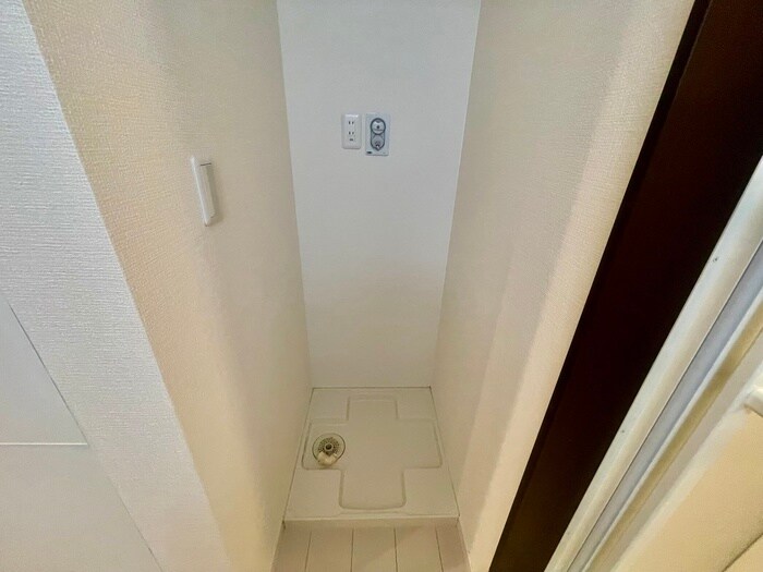 物件内観写真14　(洗濯機置場)