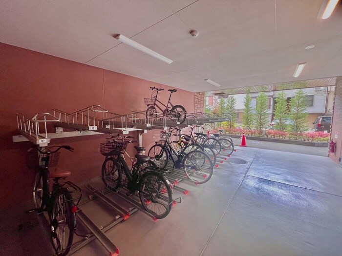 物件外観写真4　(駐輪場)