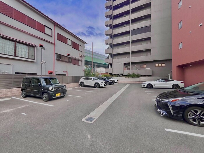 物件外観写真5　(駐車場)