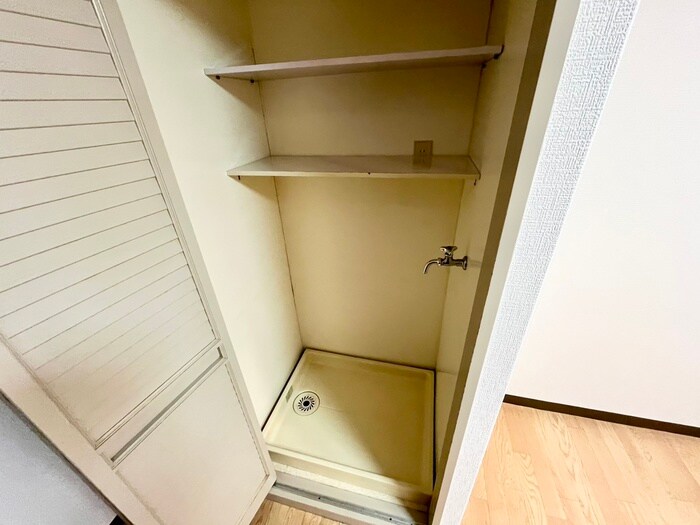 物件内観写真11　(洗濯機置場)