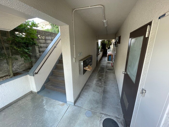 物件外観写真4　(エントランス部分)