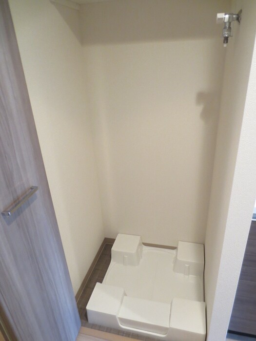 物件内観写真11　(洗濯機置場)