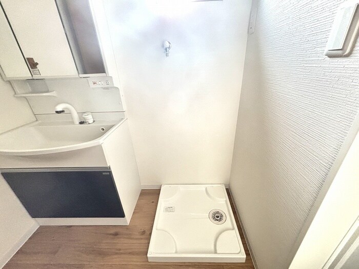 物件内観写真6　(洗濯機置場)