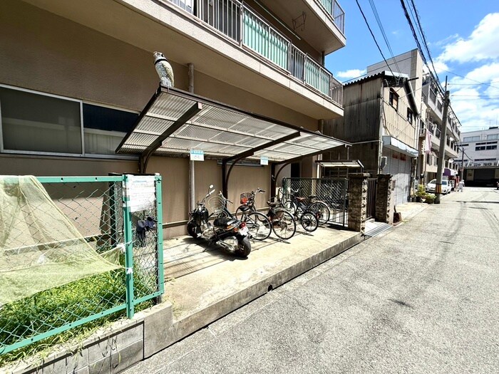 物件外観写真3　(駐輪場)