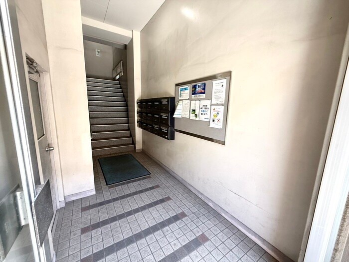 物件外観写真5　(エントランス部分)