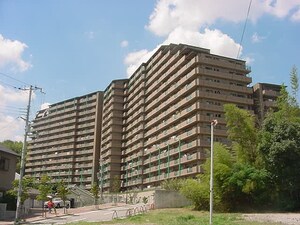 ﾚｼﾞｵﾝｽｸｴｱ緑地公園４番館(1131)外観写真