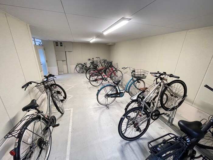 物件外観写真6　(駐輪場)