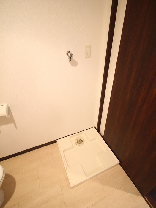 物件内観写真9　(洗濯機置場)