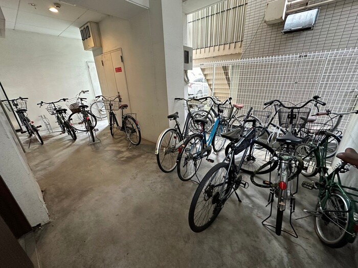 物件外観写真3　(駐輪場)