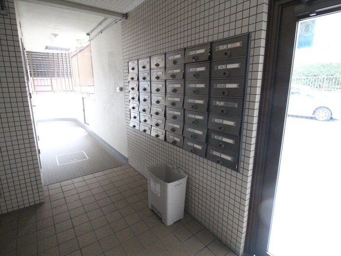 物件外観写真4　(エントランス部分)