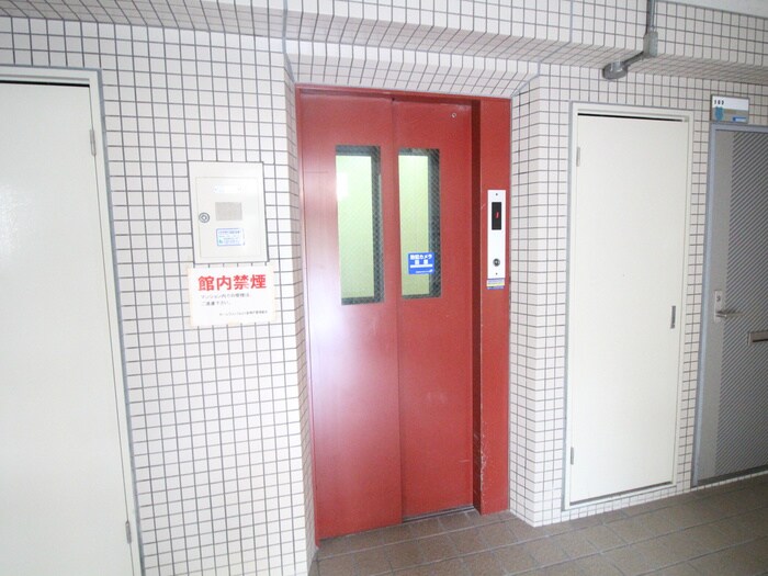 物件外観写真5　(エントランス部分)