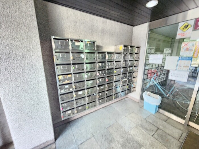 物件外観写真5　(エントランス部分)