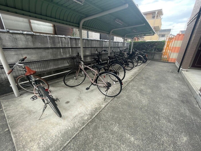 物件外観写真5　(駐輪場)