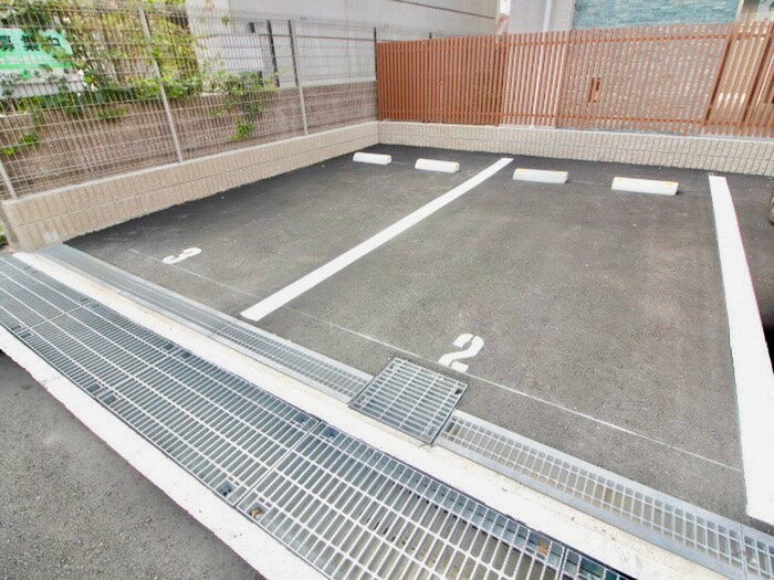 物件外観写真5　(駐車場)