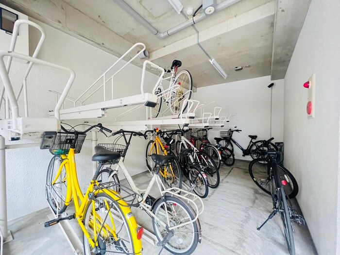 物件外観写真3　(駐輪場)