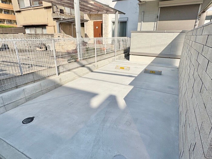 物件外観写真3　(駐車場)
