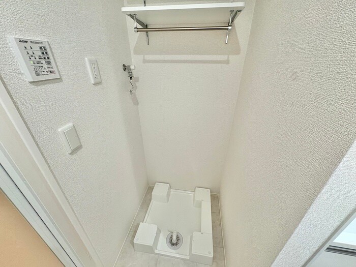 物件内観写真13　(洗濯機置場)