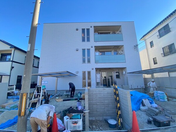 建築中