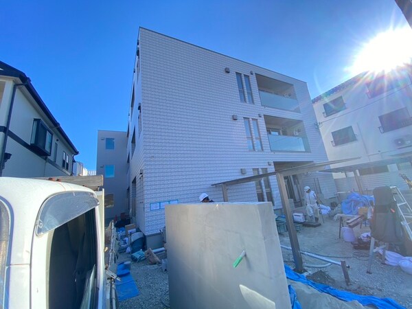 建築中