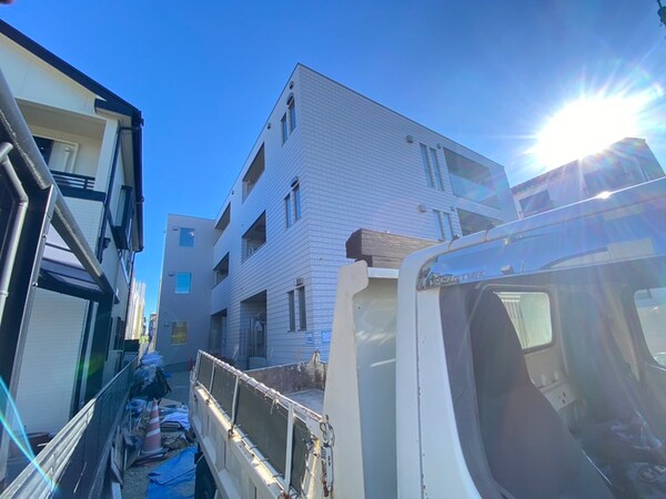 建築中