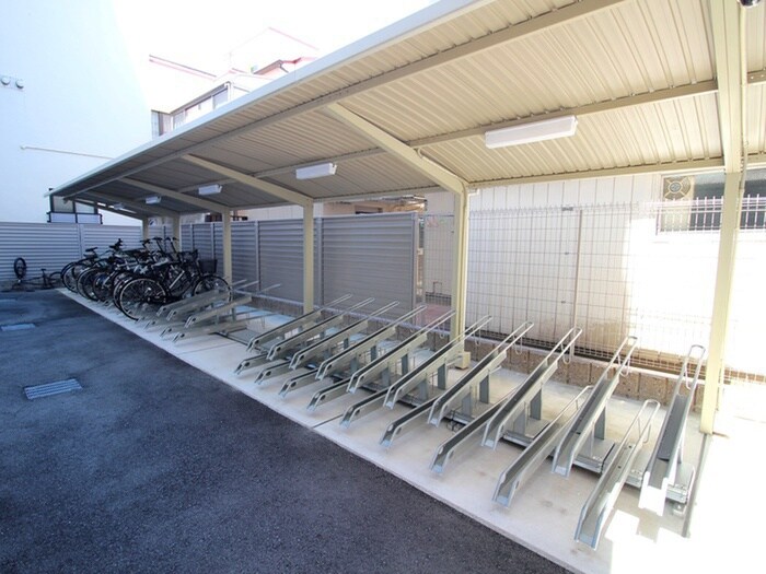 物件外観写真3　(駐輪場)