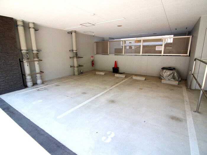 物件外観写真4　(駐車場)