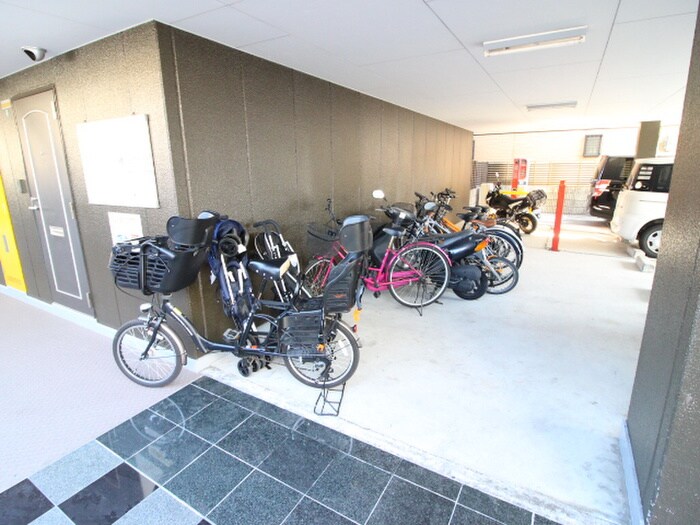 物件外観写真5　(駐輪場)