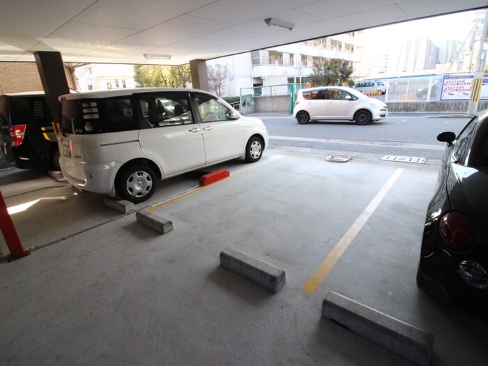 物件外観写真6　(駐車場)