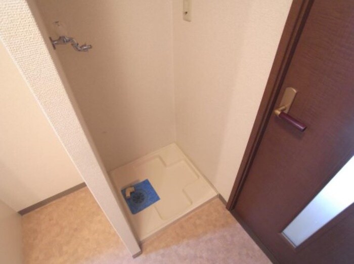 物件内観写真12　(洗濯機置場)