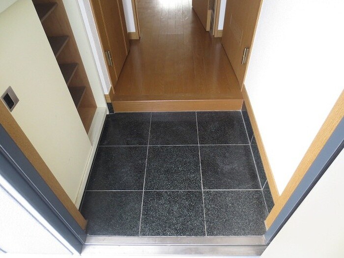 物件内観写真14　(玄関)