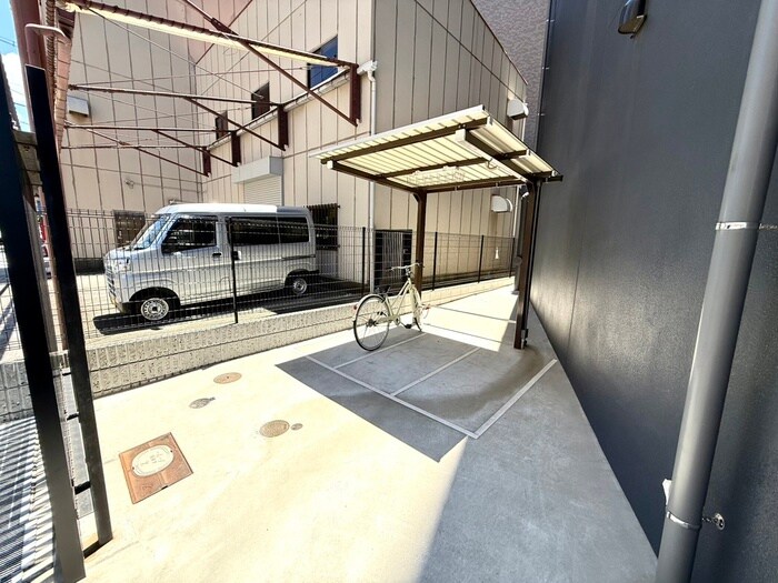 物件外観写真3　(駐輪場)