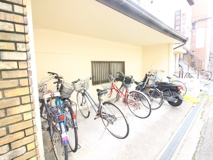 物件外観写真4　(駐輪場)