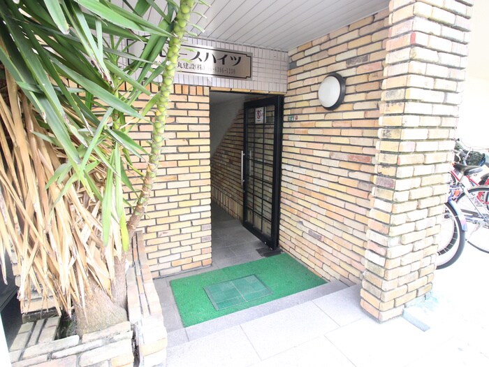 物件外観写真6　(エントランス部分)