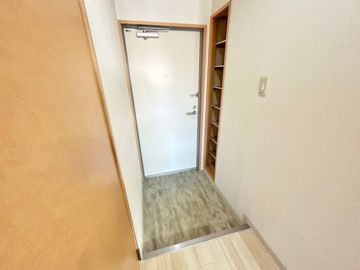物件内観写真15　(玄関)