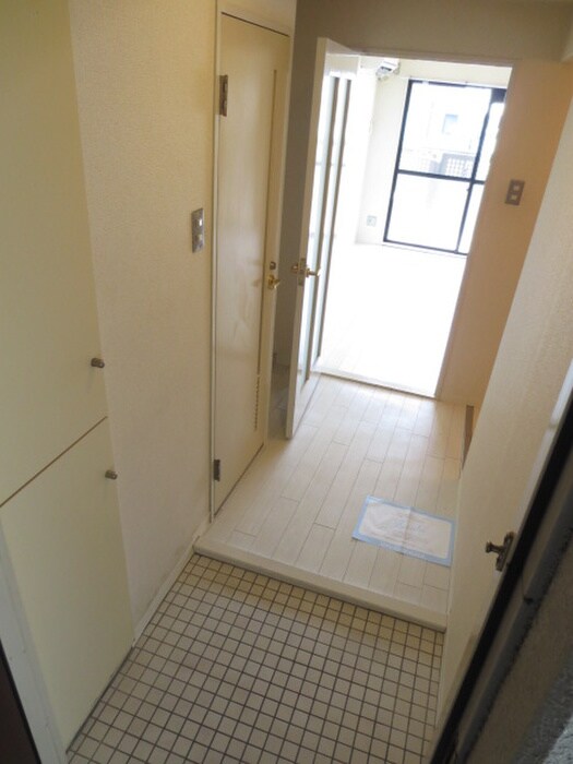物件内観写真6　(玄関)
