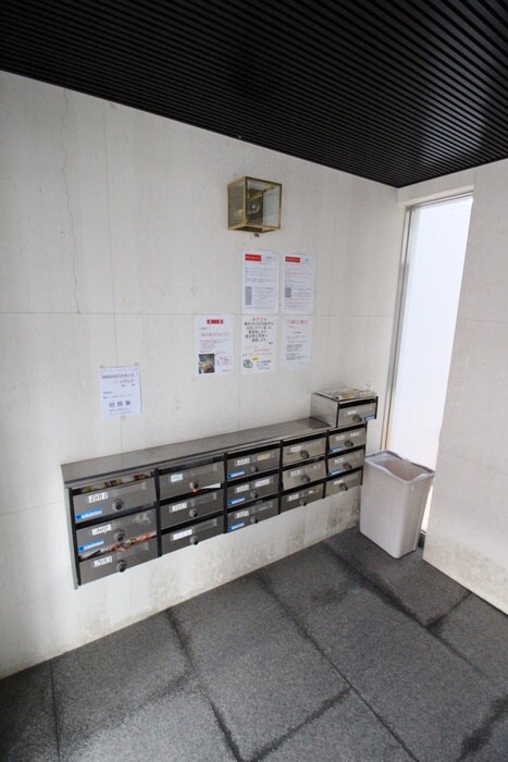 物件外観写真4　(エントランス部分)